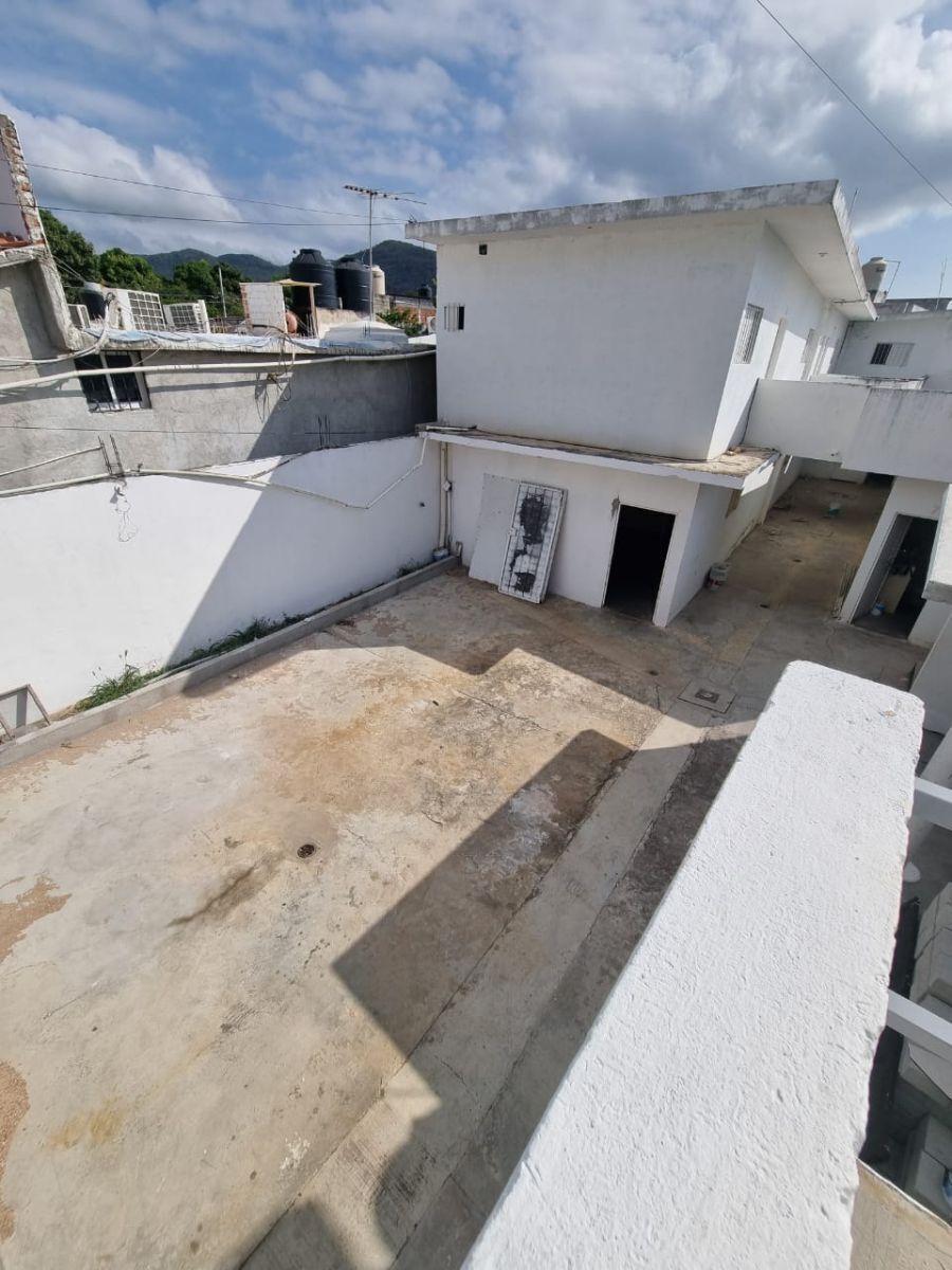 3 de 40: ESTACIONAMIENTO