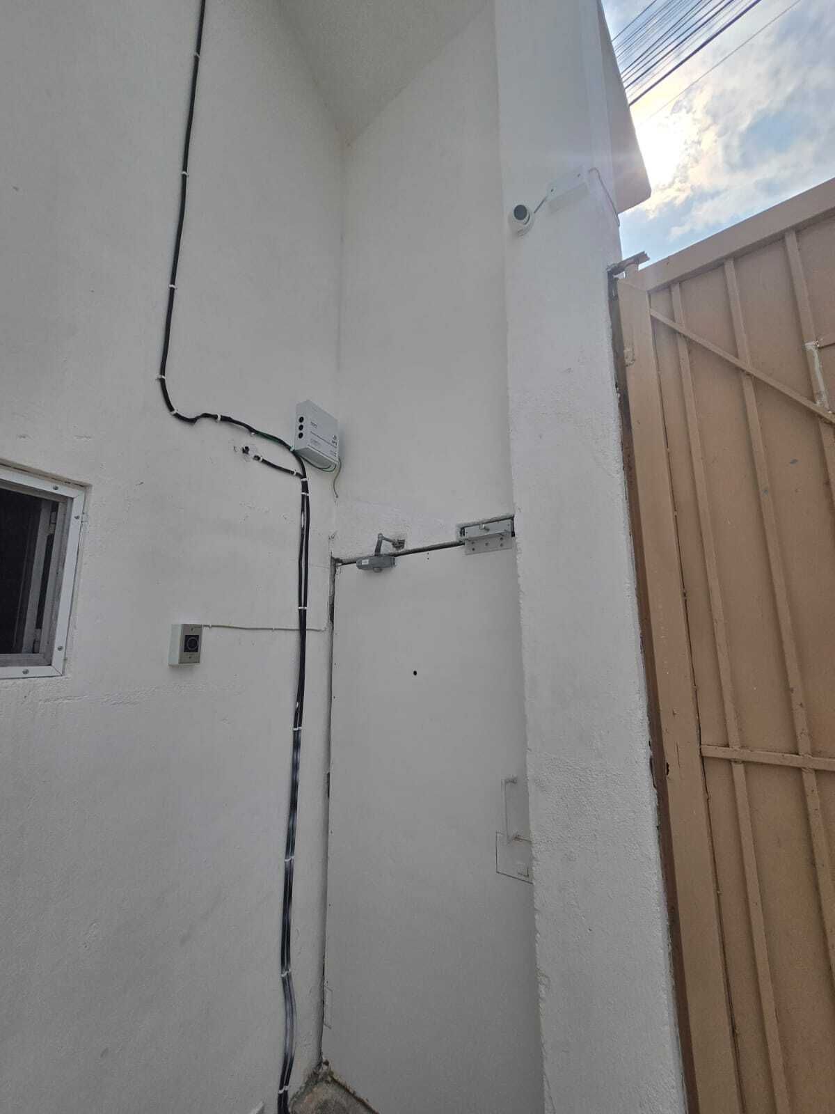 5 de 32: ACCESO POR MEDIO DE CONTRASEÑA Y VIDEOVIGILANCIA