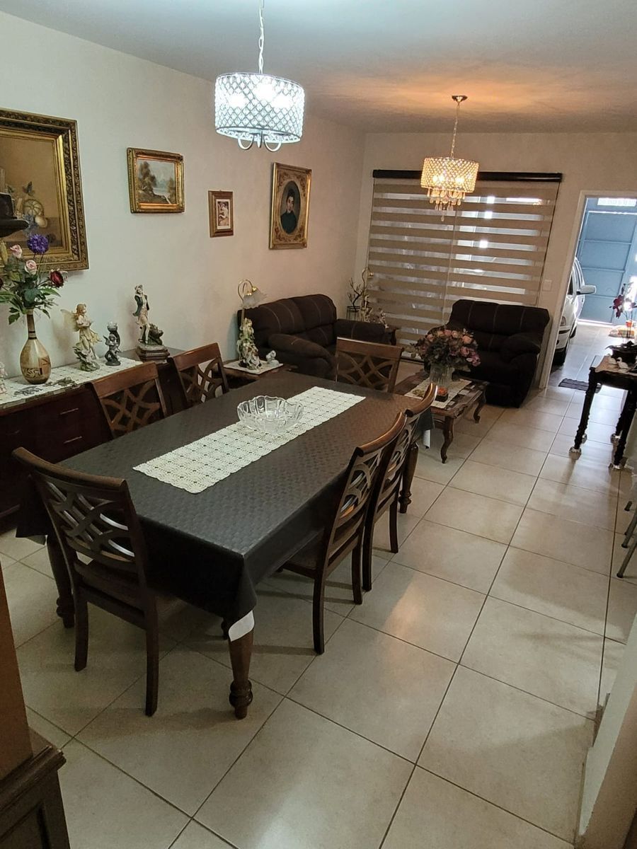 CASA EN VENTA EN URUAPAN, MICHOACAN.