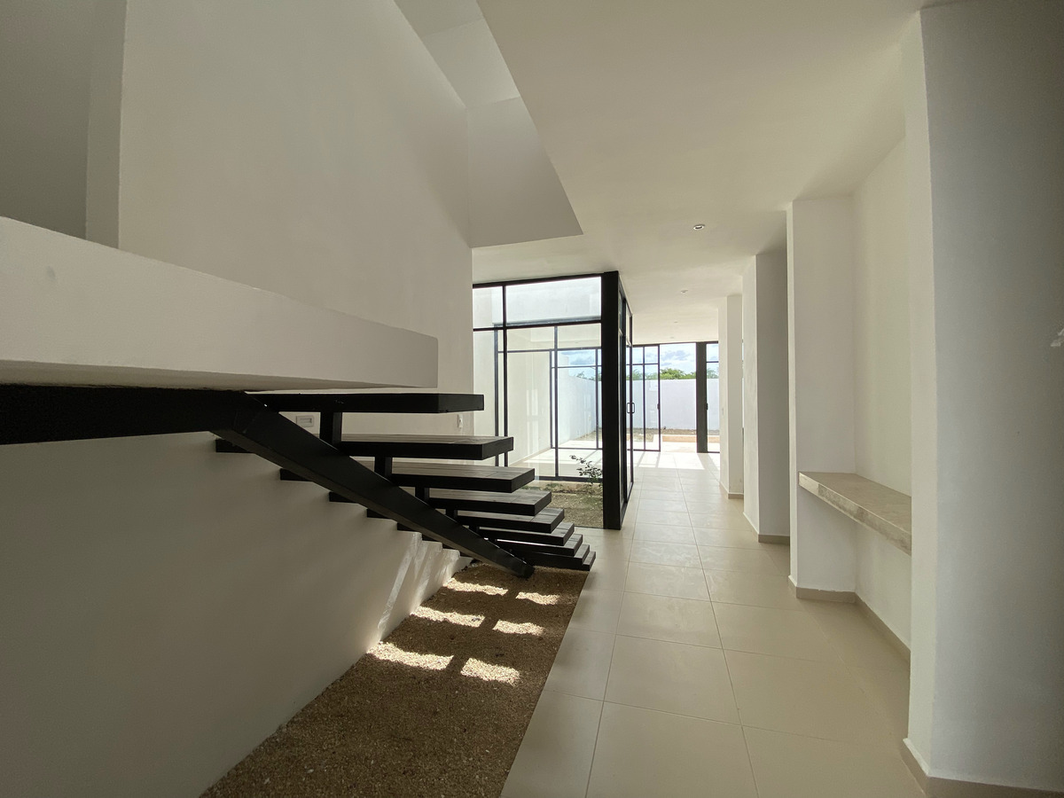 5 of 22: ESCALERA