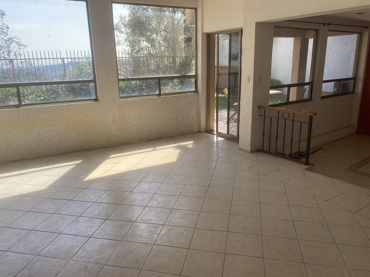 30 de 30: Entrada por dentro y fuera  al salón de juegos