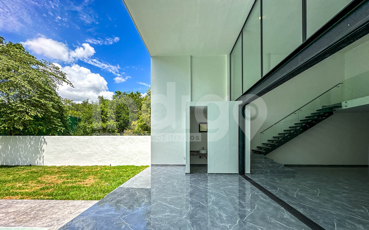 15 de 50: Terraza Posterior con Techos a Doble Altura