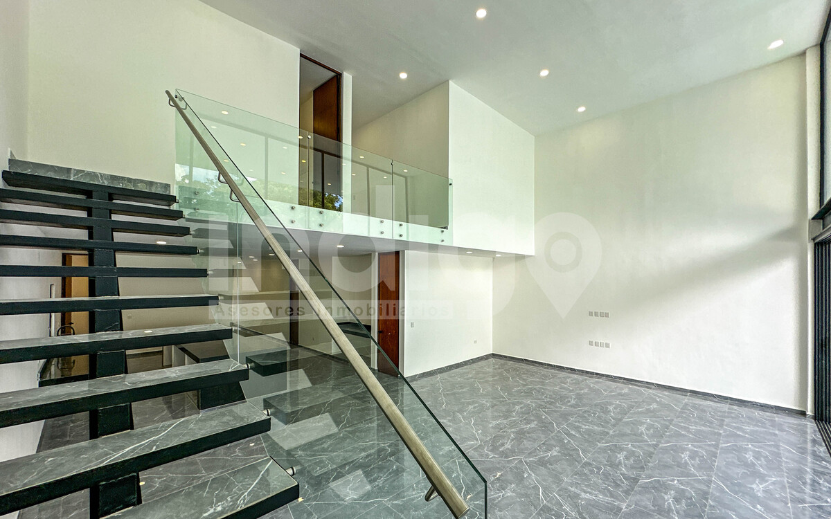 19 de 50: Escalera Planta Alta