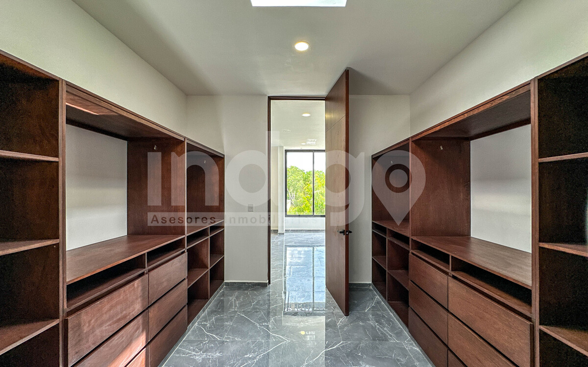 27 de 50: Vestidor Recámara Principal