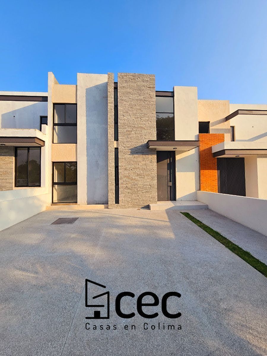 Casa en venta 3 recámaras frente a jardín