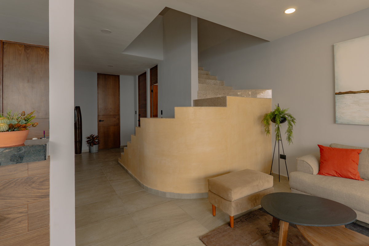 6 de 16: Escalera