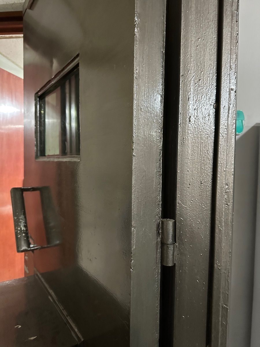 5 of 7: Puerta blindada