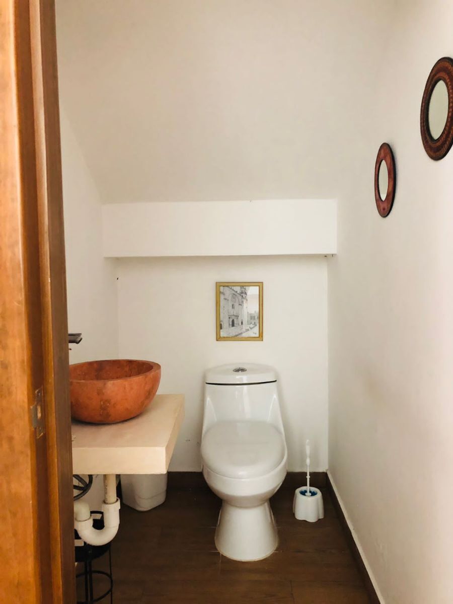 2 de 15: Medio baño