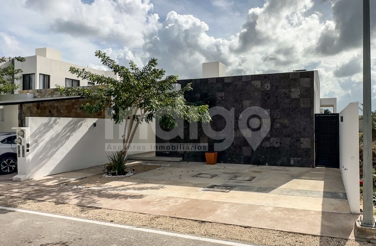 3 of 50: Fachada Frontal