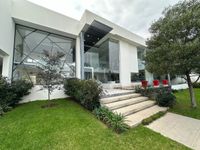 Casa Inteligente en Venta con Alberca, Ayamonte, Zapopan, Campo de golf.