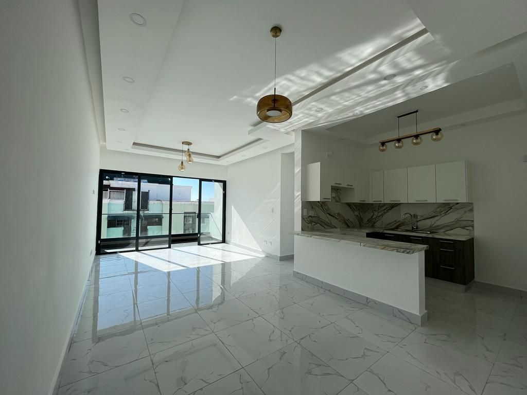 2 of 13: Sala, comedor, cocina
