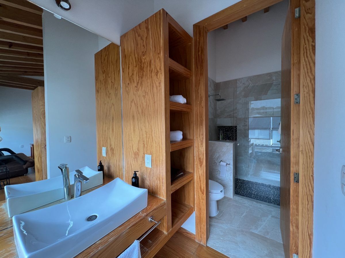 22 de 32: Baño recámara tres