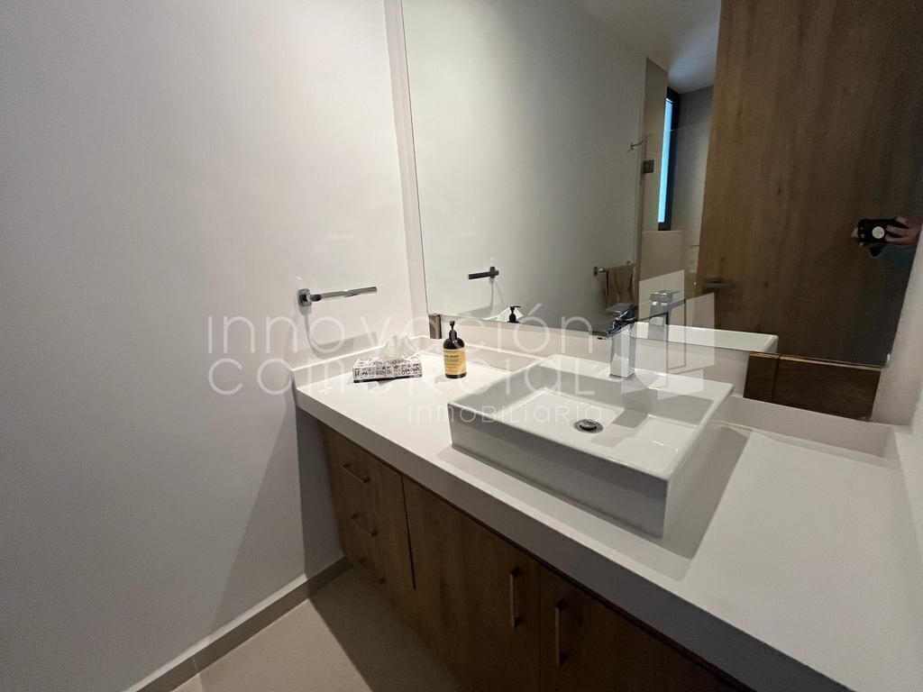 24 de 45: Baño secundario