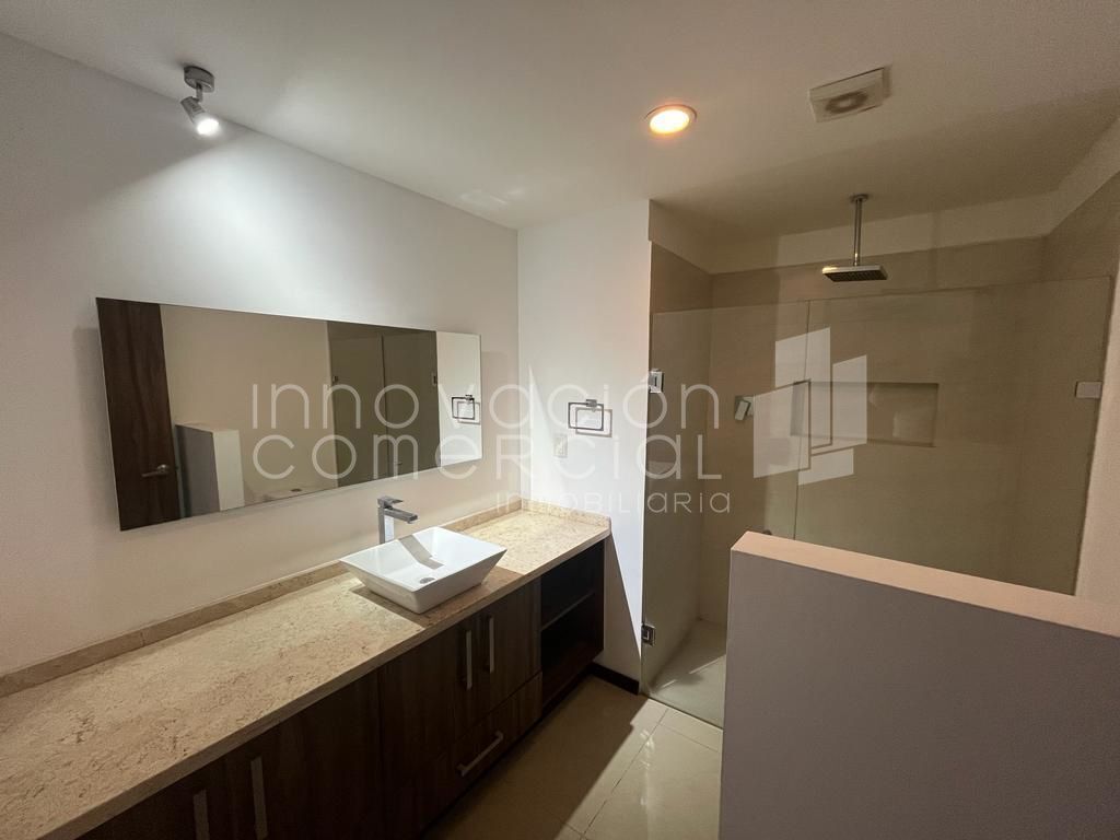 9 de 25: Baño recámara principal