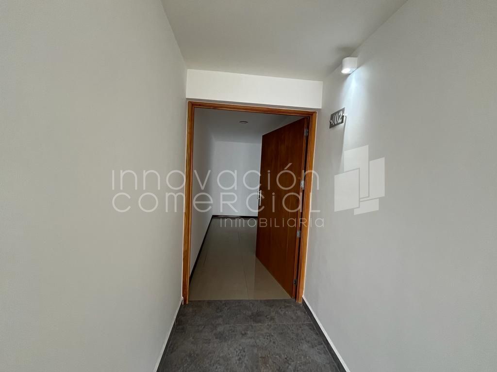 17 de 25: Acceso al departamento