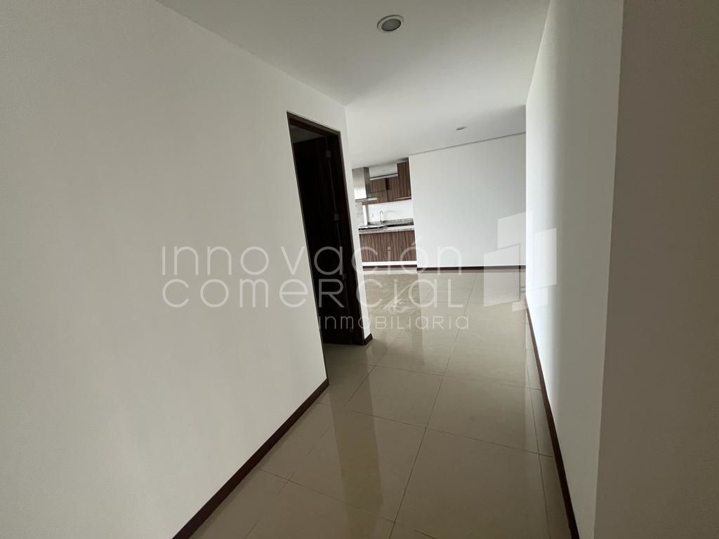 18 de 25: Pasillo de acceso