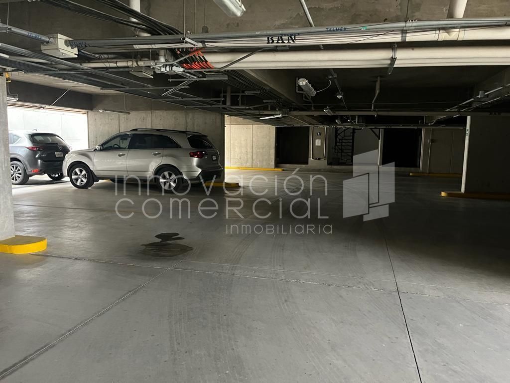 23 de 25: Estacionamiento techado