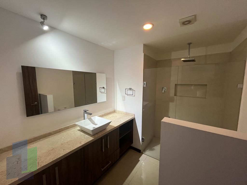 14 de 22: Baño completo