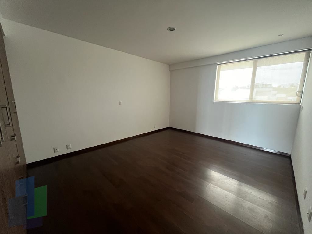 12 de 21: Recámara principal con baño