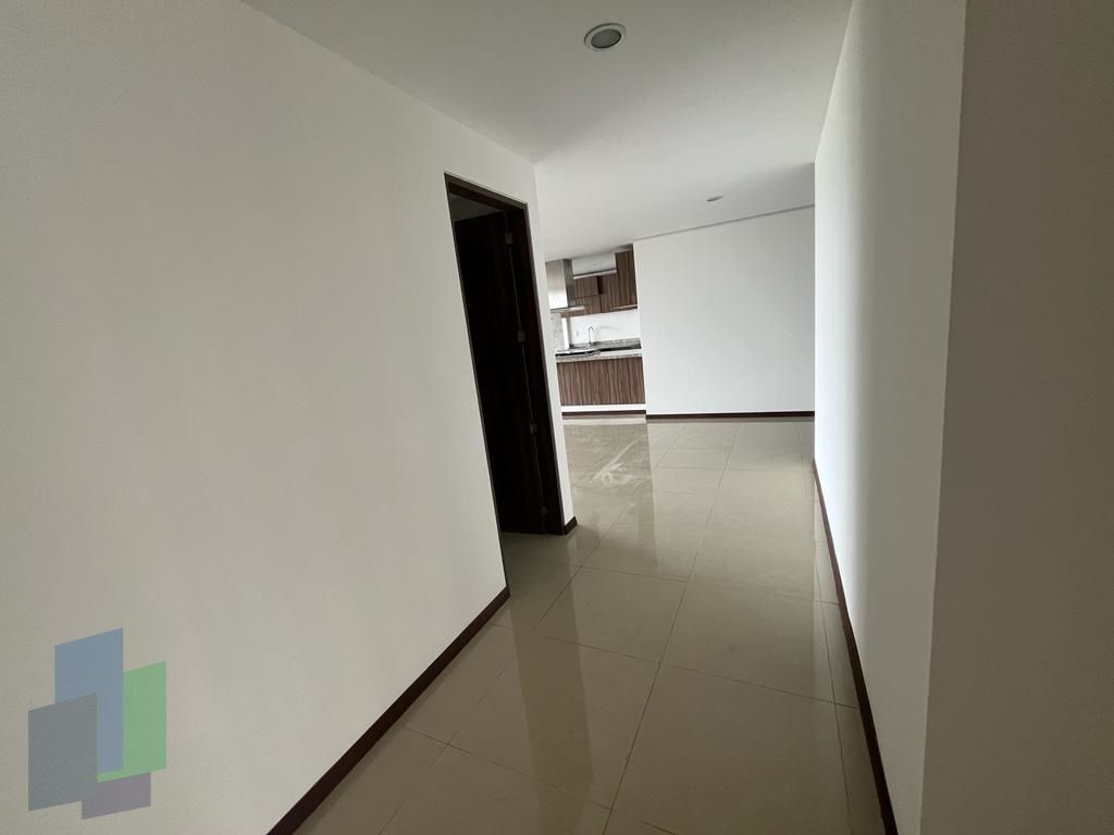 19 de 21: Pasillo de acceso