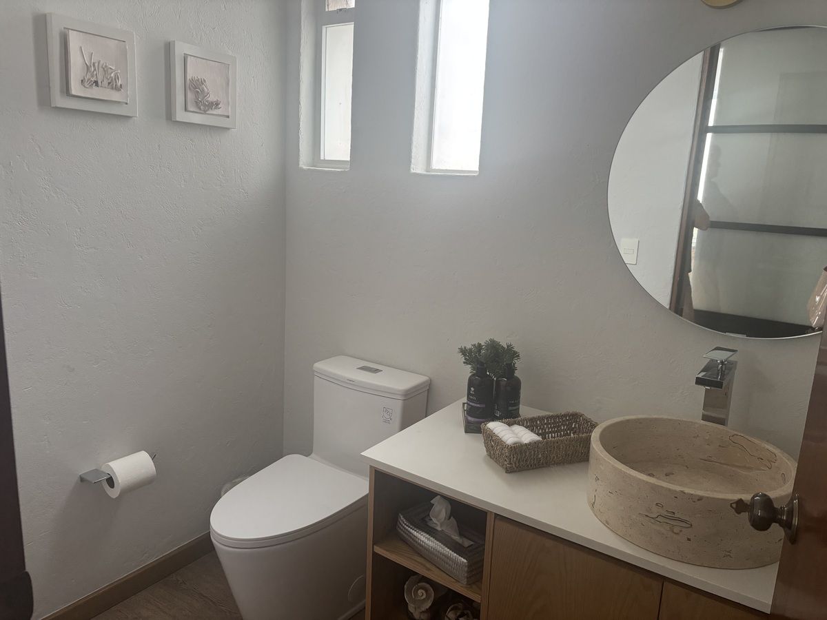 17 de 27: Baño de visitas