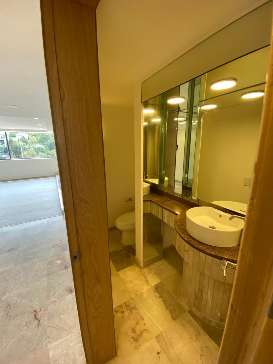 115, Sierra Chalchihui, Lomas de Chapultepec, 11000 con 3 Recámaras, 3 Baños, 360 Metros Cuadrados y 2 Puestos de Estacionamiento 115, Sierra Chalchihui, Lomas de Chapultepec, 11000 con 3 Recámaras, 3 Baños, 360 Metros Cuadrados y 2 Puestos de Estacionamiento