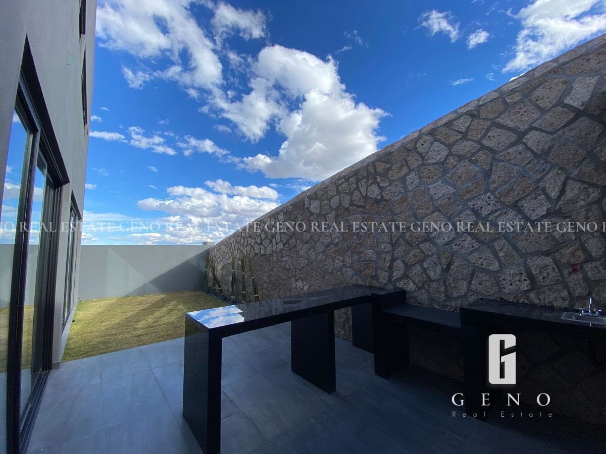 18 de 30: patio con terraza