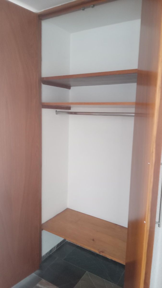 5 de 31: Closet de blancos