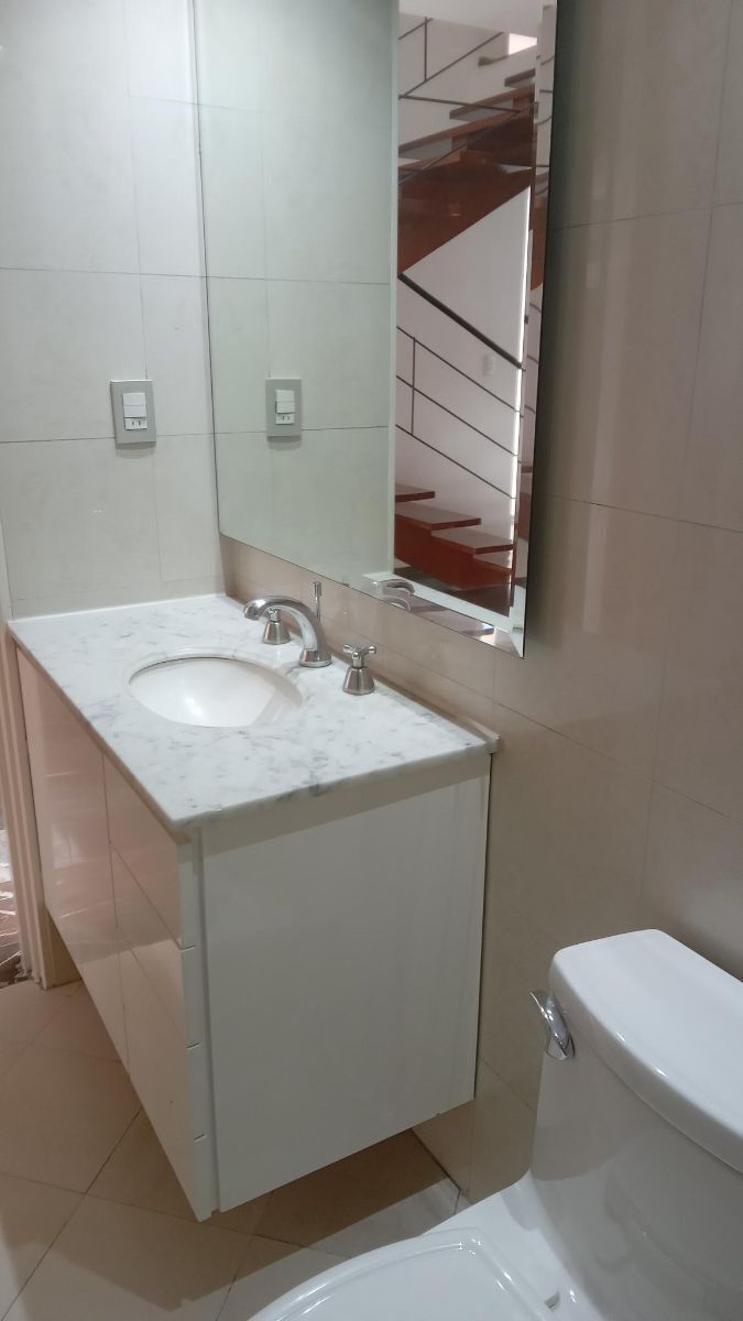 6 de 31: Medio baño en PB