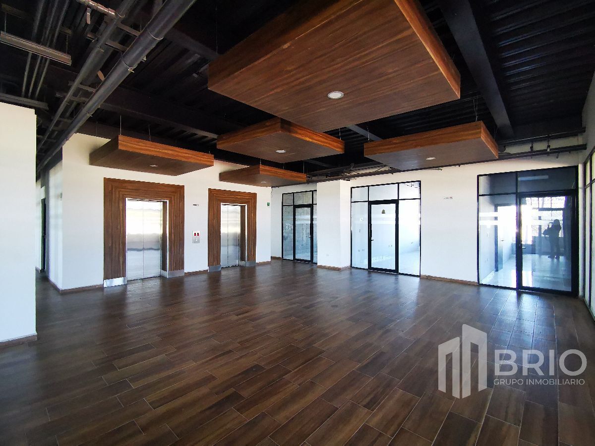 4 de 13: Vista del Primer Piso torre Central Plaza