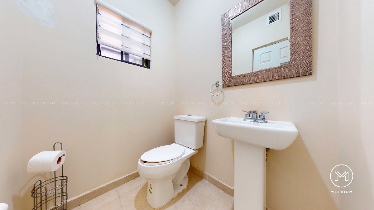 8 de 17: Medio Baño