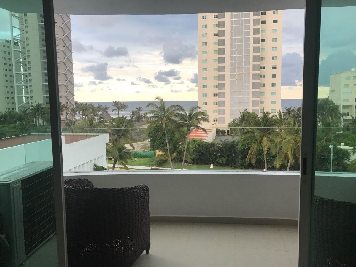 3 de 42: Terraza vista al mar