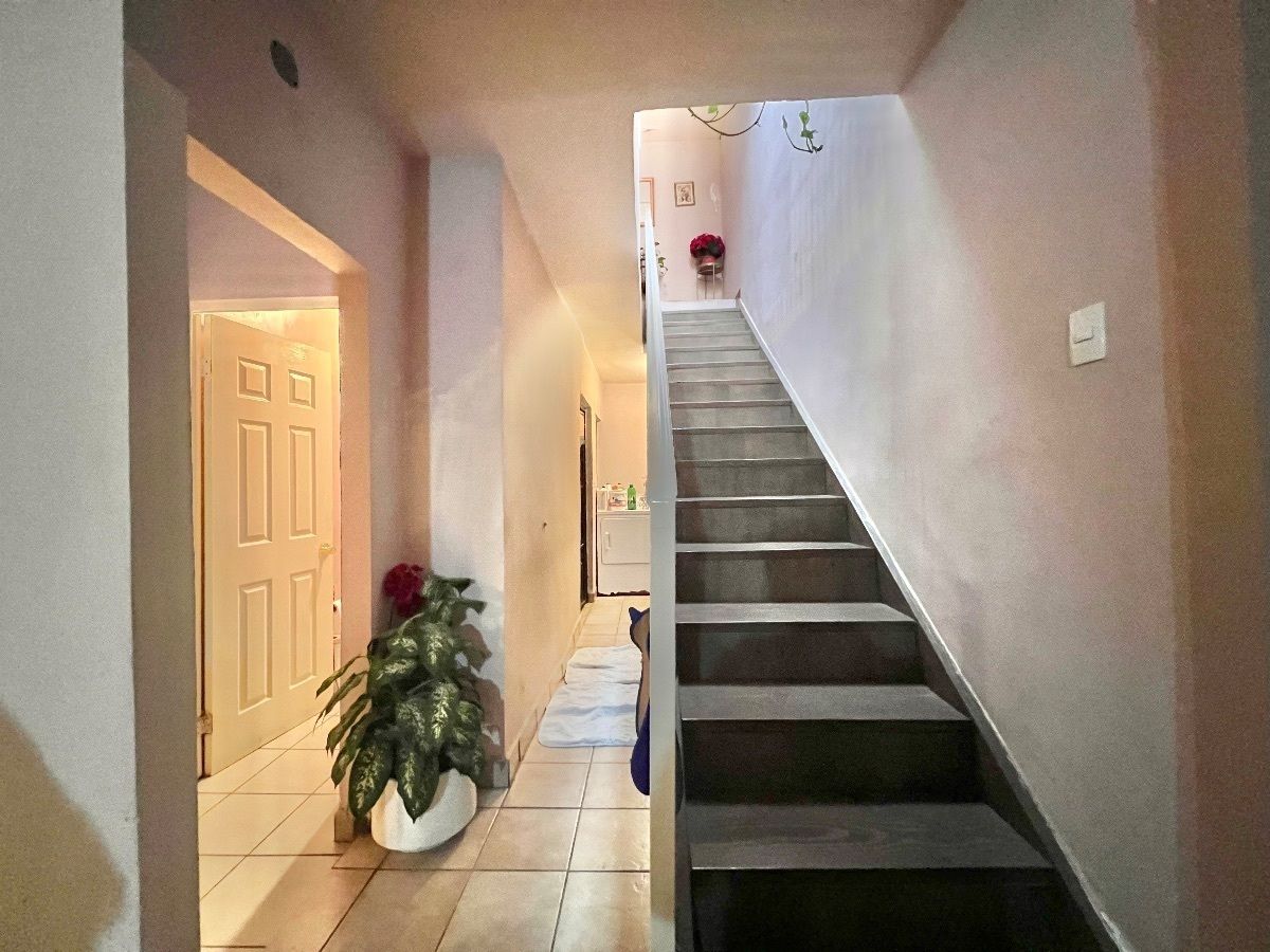 Acceso 2 piso casa en venta Villa Fontana