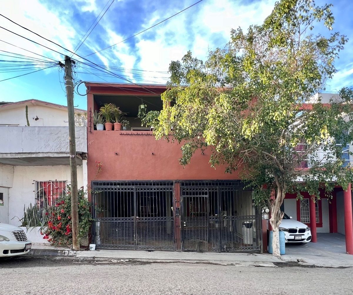 Fachada casa en venta Villa Fontana