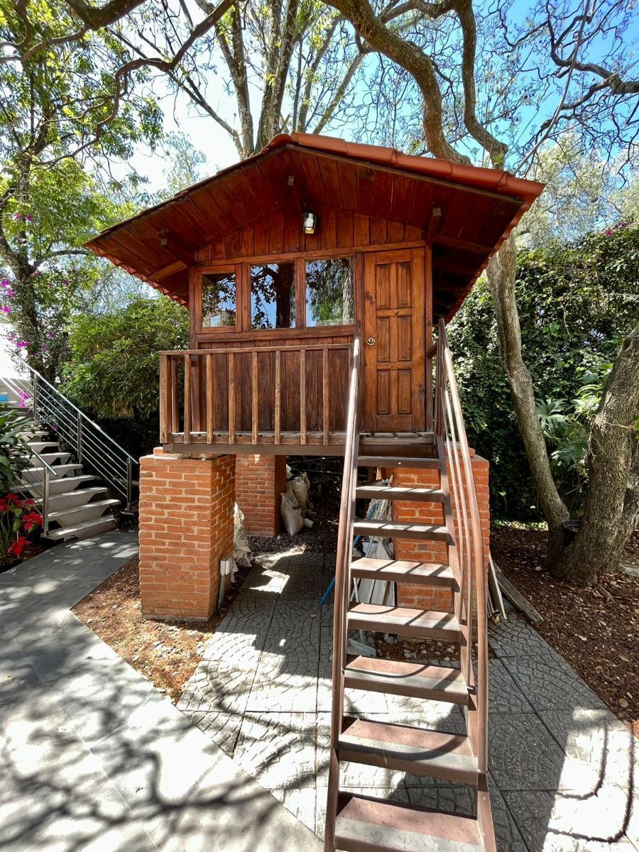 16 of 39: casita del arbol