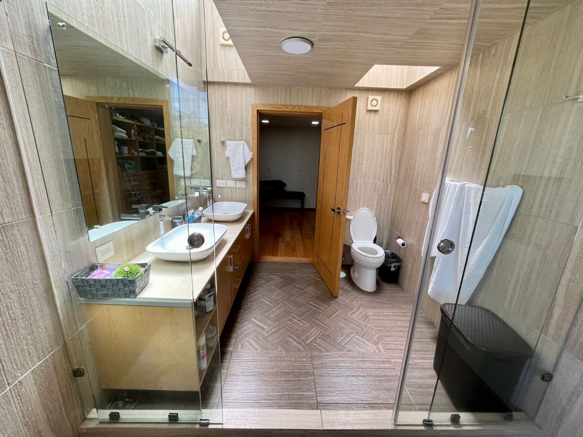 36 of 39: Baño 2