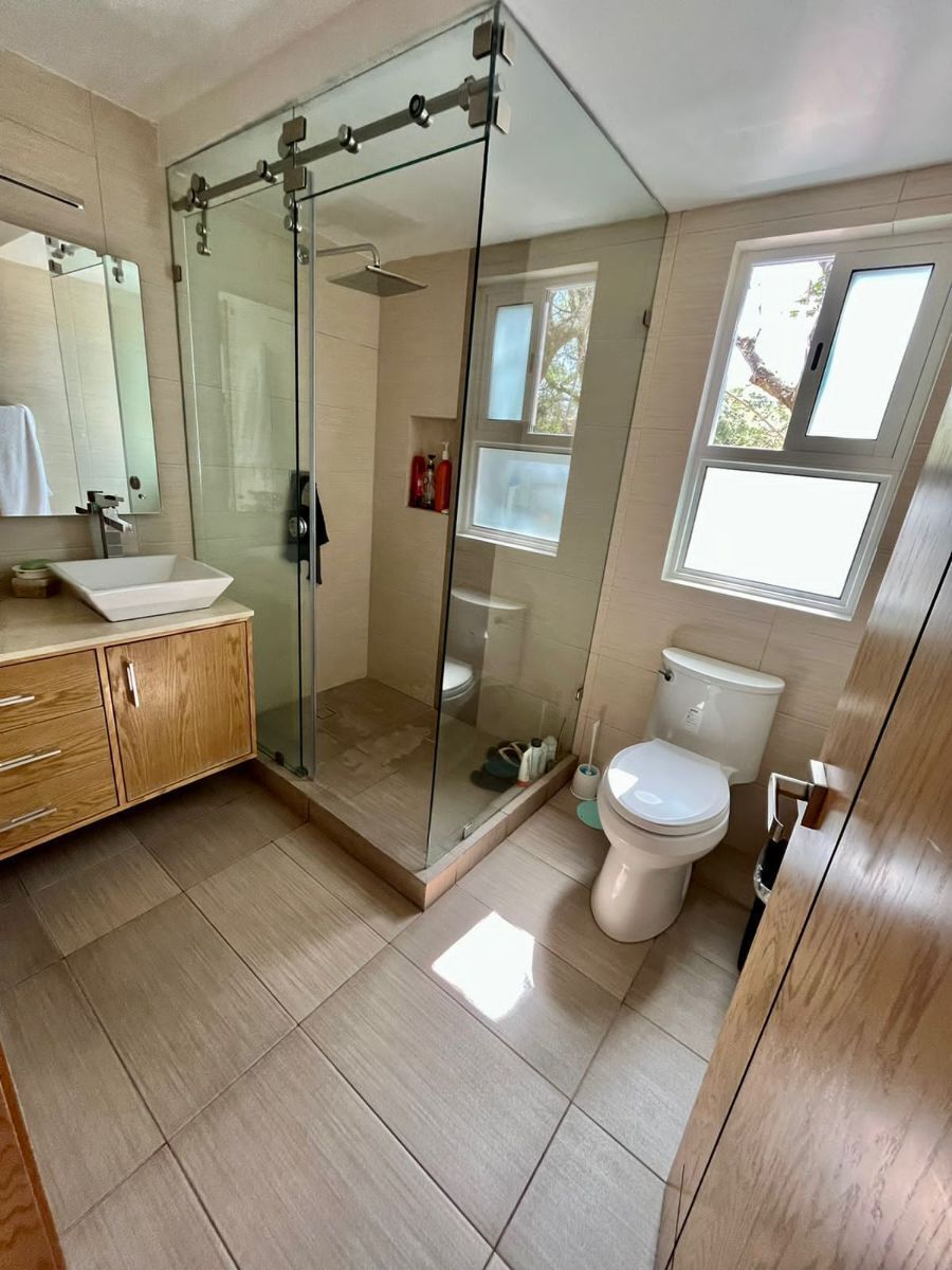 37 of 39: Baño 3