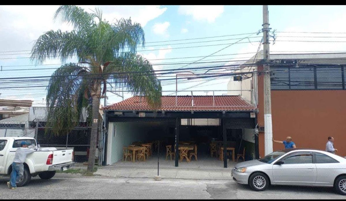 EXCELENTE OPORTUNIDAD PARA TU NEGOCIO CON MUY BUENA UBICACION