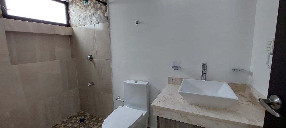 9 de 29: Baño completo en Hab de planta baja