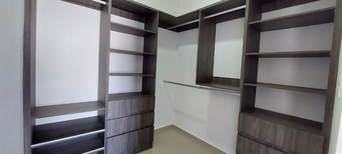 16 de 29: Closet Vestidor Hab #2