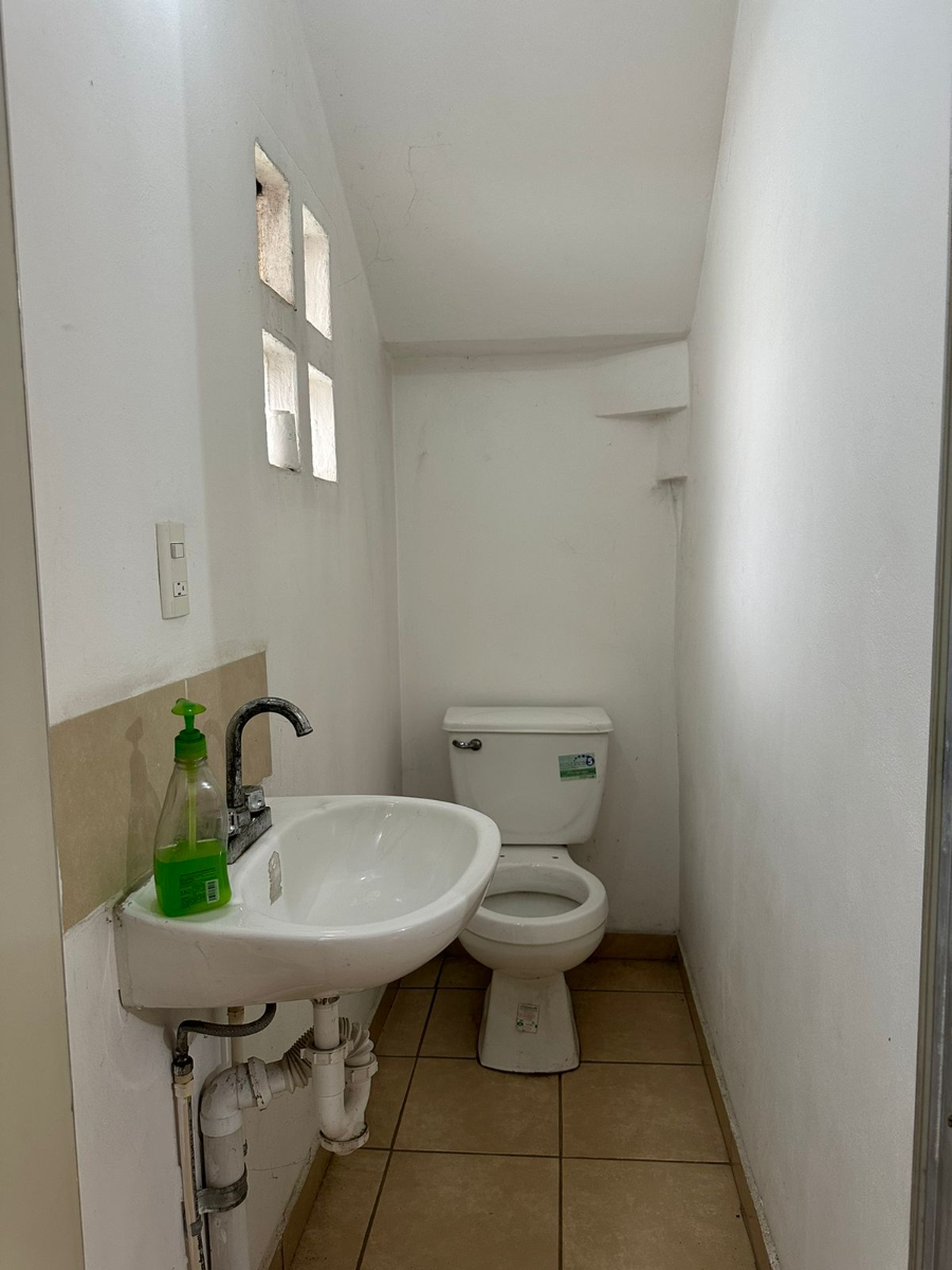 15 de 27: Medio baño