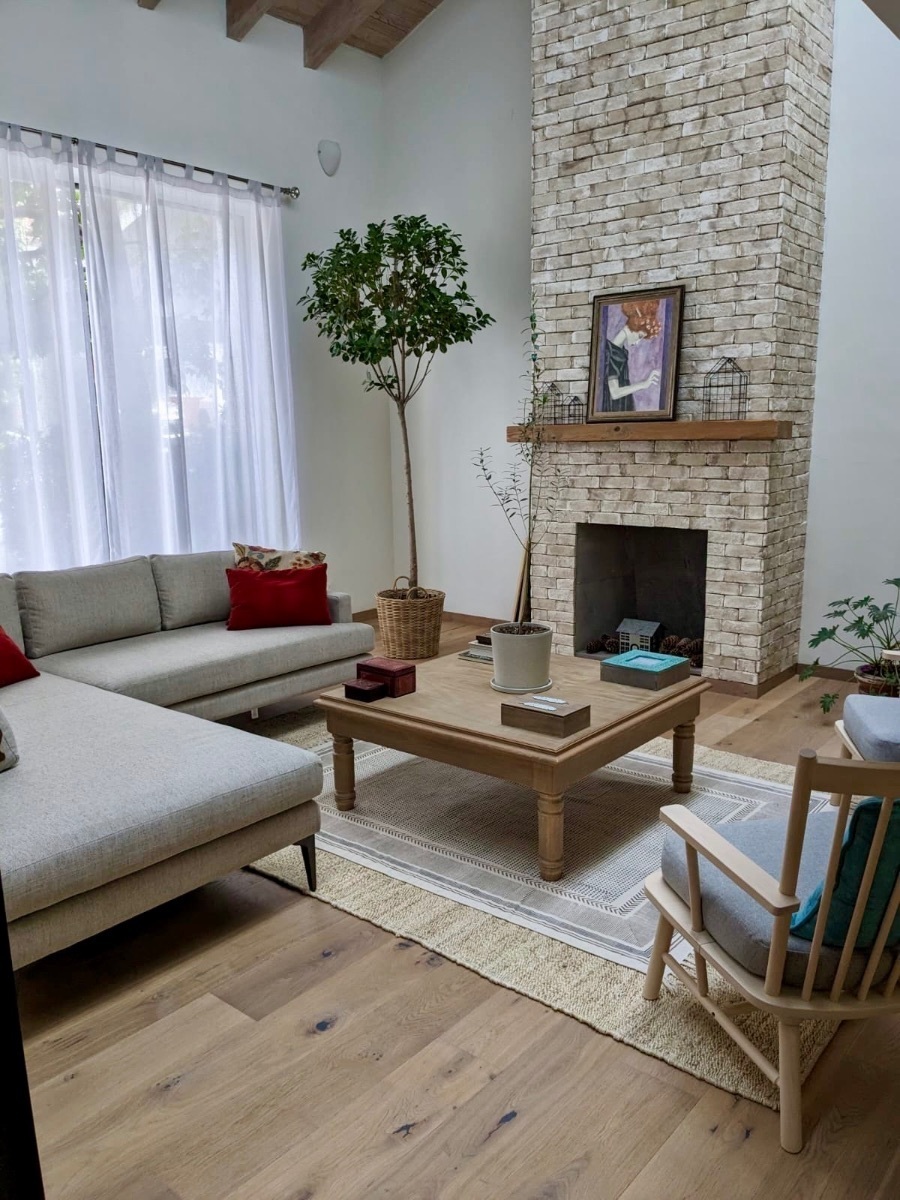 1 de 27: sala con chimenea