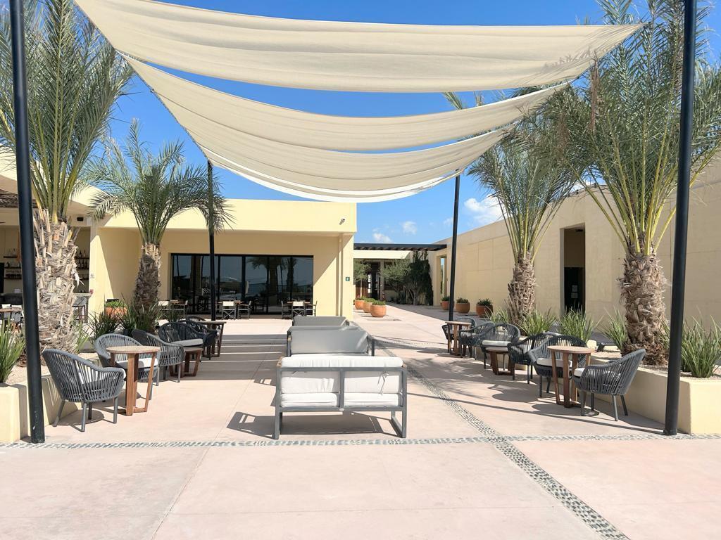 2 de 48: Área de Restaurante