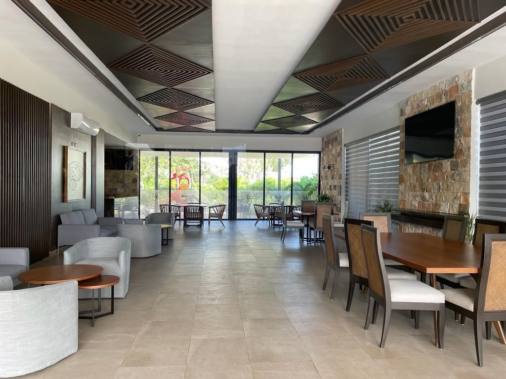34 de 38: Casa Club