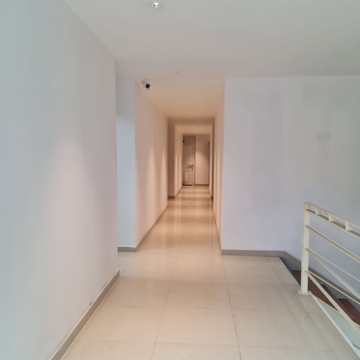 12 de 20: Pasillo de acceso cocinas/bodega/camara frigorifica