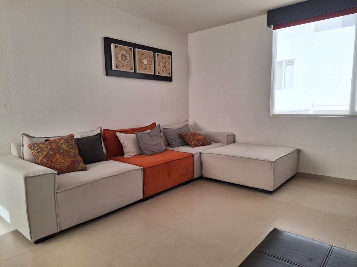 3 de 21: Planta alta, sala de TV