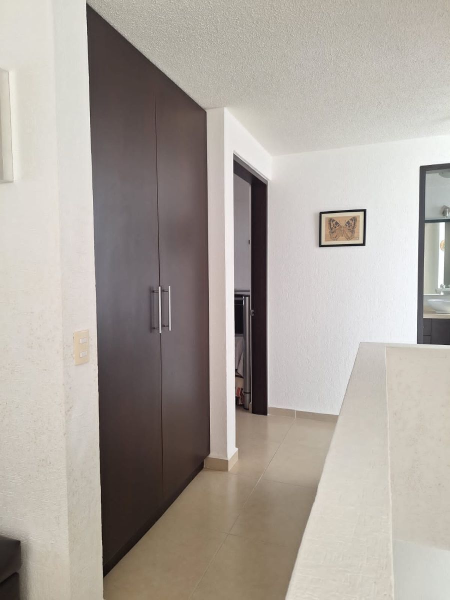 6 de 21: Closet de blancos