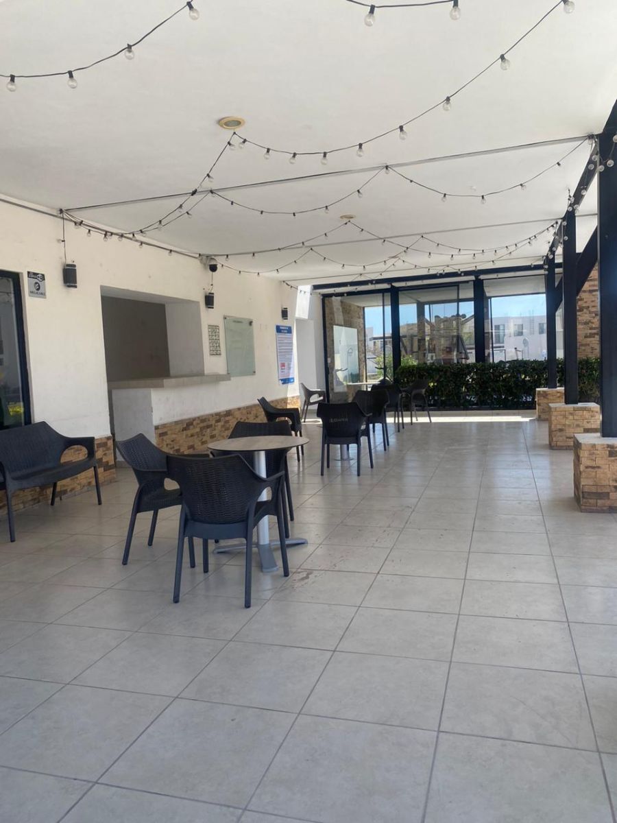 12 of 13: Terraza Sicial