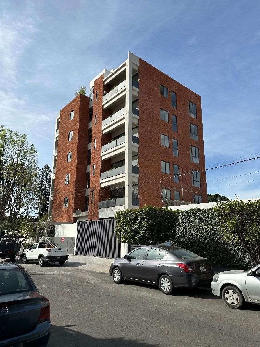 Monraz Perse, photo 1 of 11