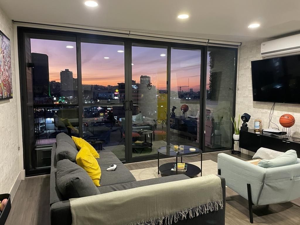 34 de 34: Comoda sala con TV